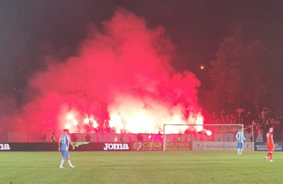 Atmosferă de poveste la CS Hunedoara – FCSB! Fanii au „incendiat” stadionul la primul meci jucat în nocturnă