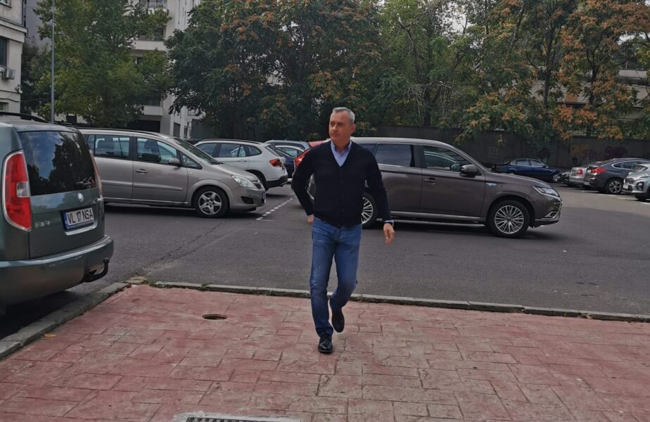 Exclusiv! Primele imagini cu Rednic la Dinamo! Apariţie de senzaţie a lui Nicolae Badea la negocieri! Detalii la ştirile AntenaSport, de la ora 19:55