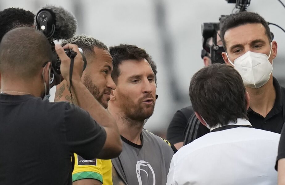 Cum au fost surprinşi Messi, Neymar şi Dani Alves în haosul din meciul Brazilia – Argentina. Ce s-a întâmplat cu jucătorii „Pumelor”