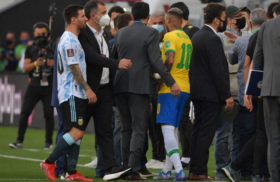 Imaginile momentului! Lionel Messi, acuzaţii dure după scandalul monstru din Brazilia – Argentina: „Așteptau să începem meciul pentru a-l opri?”
