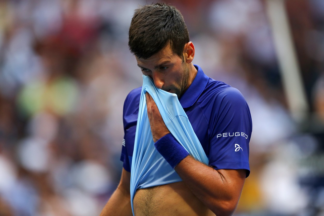 Novak Djokovic a cerut să fie transferat de la hotelul unde este ținut în condiții inumane! Situație explozivă în Australia