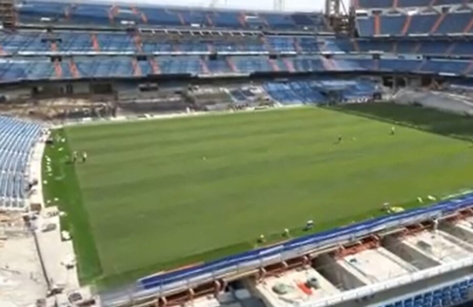 Lucrările de la stadionul lui Real Madrid nu sunt gata, deşi „galacticii” vor juca primul meci după o pauză de peste un an pe „Santigo Bernabeu”. Imaginile momentului