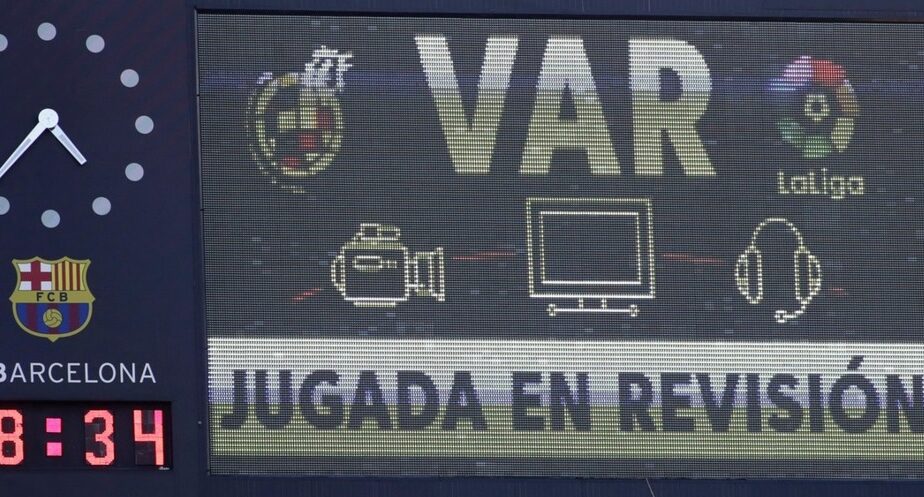 Barcelona – Real Madrid. Cum a influențat apariția VAR El Clasico. Arbitrul de azi, ”prieten” cu arbitrajul video