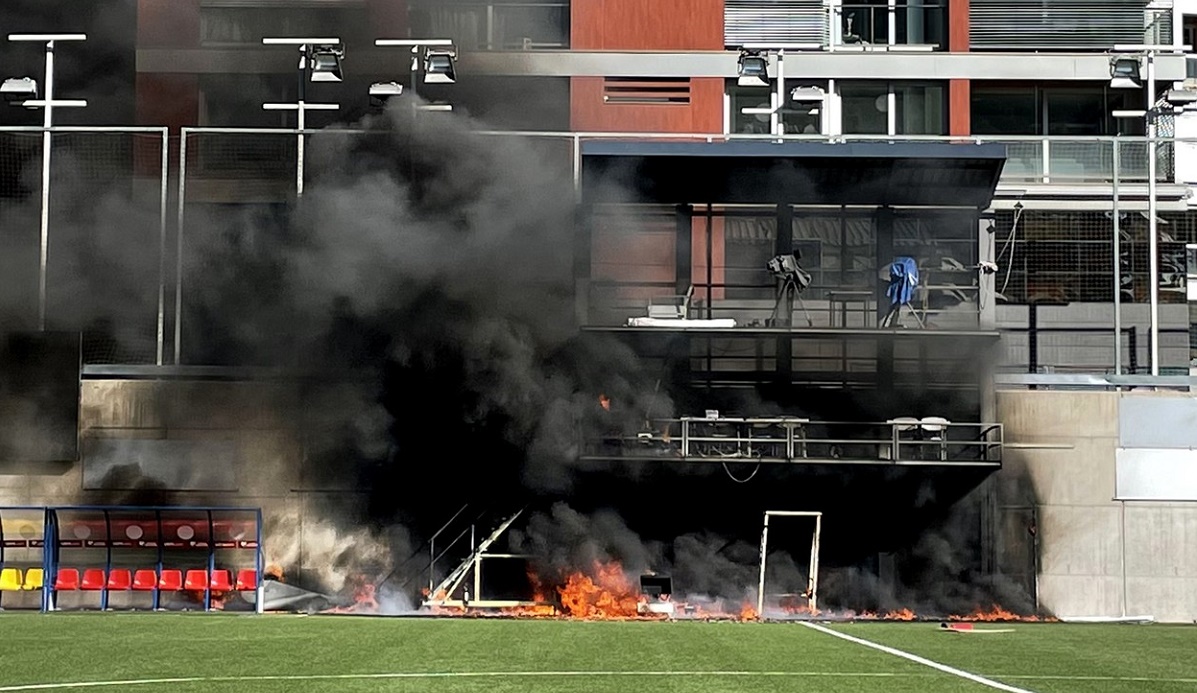 Panică înainte de Andorra – Anglia! Stadionul gazdelor a fost cuprins de flăcări, în direct la TV. Imagini șocante din interiorul arenei