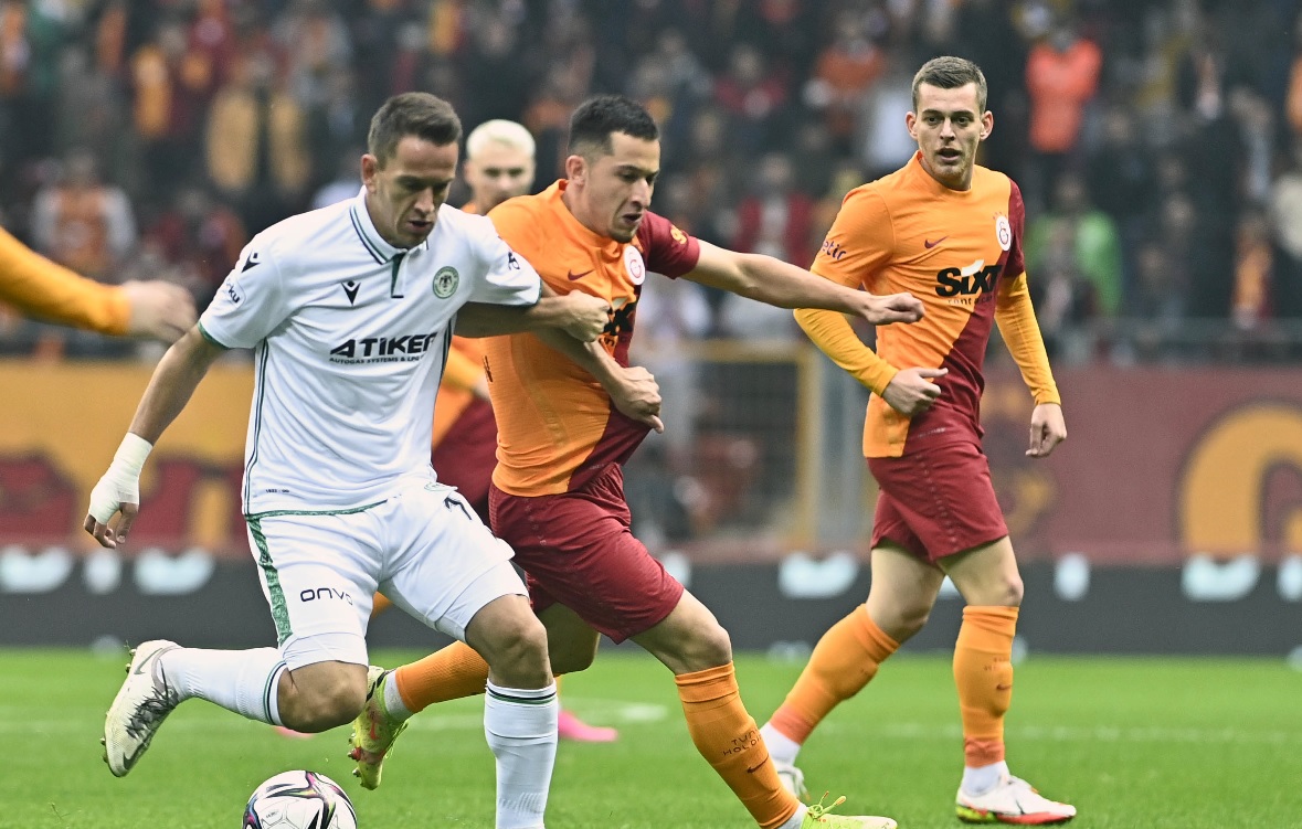 Olimpiu Moruțan și Alexandru Cicâldău, puși la zid. „Nu sunt jucători de Galatasaray! Cum l-au ironizat turcii pe fostul star de la FCSB
