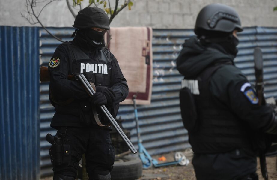 Patru români, acuzați de de trafic internațional de droguri, au fost reținuți. Bărbații sunt suspectați că au furat 20 de biciclete de la lotul național al Italiei. Prejudiciul este imens