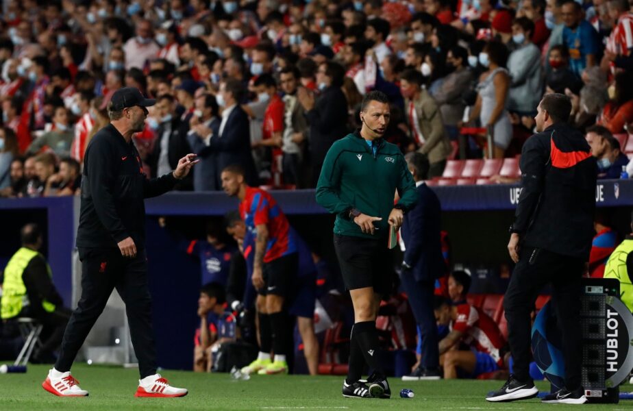 Reacţia lui Jurgen Klopp după ce Diego Simeone l-a lăsat cu mâna întinsă la finalul meciului Atletico – Liverpool 2-3