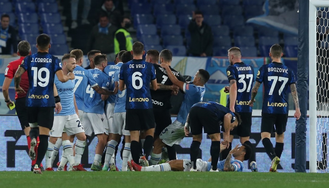Fază monumentală la finalul meciului Lazio - Inter 3-1