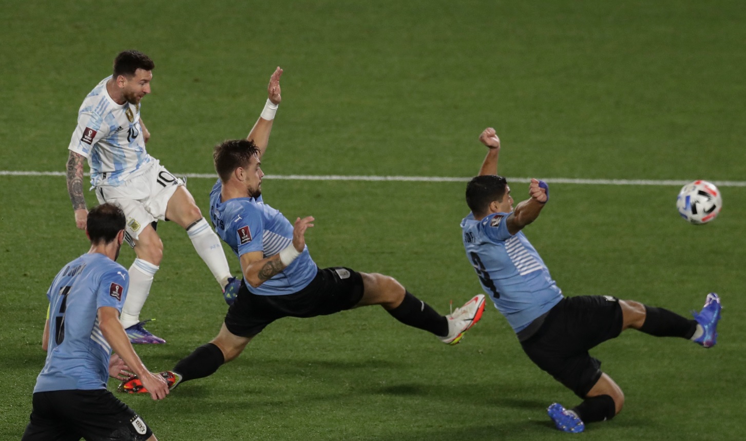 Imagine incredibilă cu Lionel Messi în timpul meciului Argentina - Uruguay 3-0.
