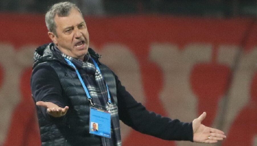 „Numai în vinclu!” Mircea Rednic, reacție fabuloasă după eurogolurile încasate de Dinamo. „Carnat, săracu, dă și el un gol pe an”
