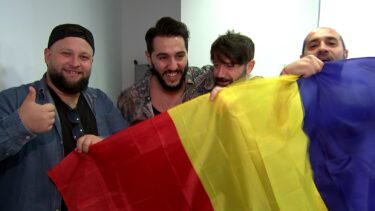 Italienii de la Super 4, cu steagul României