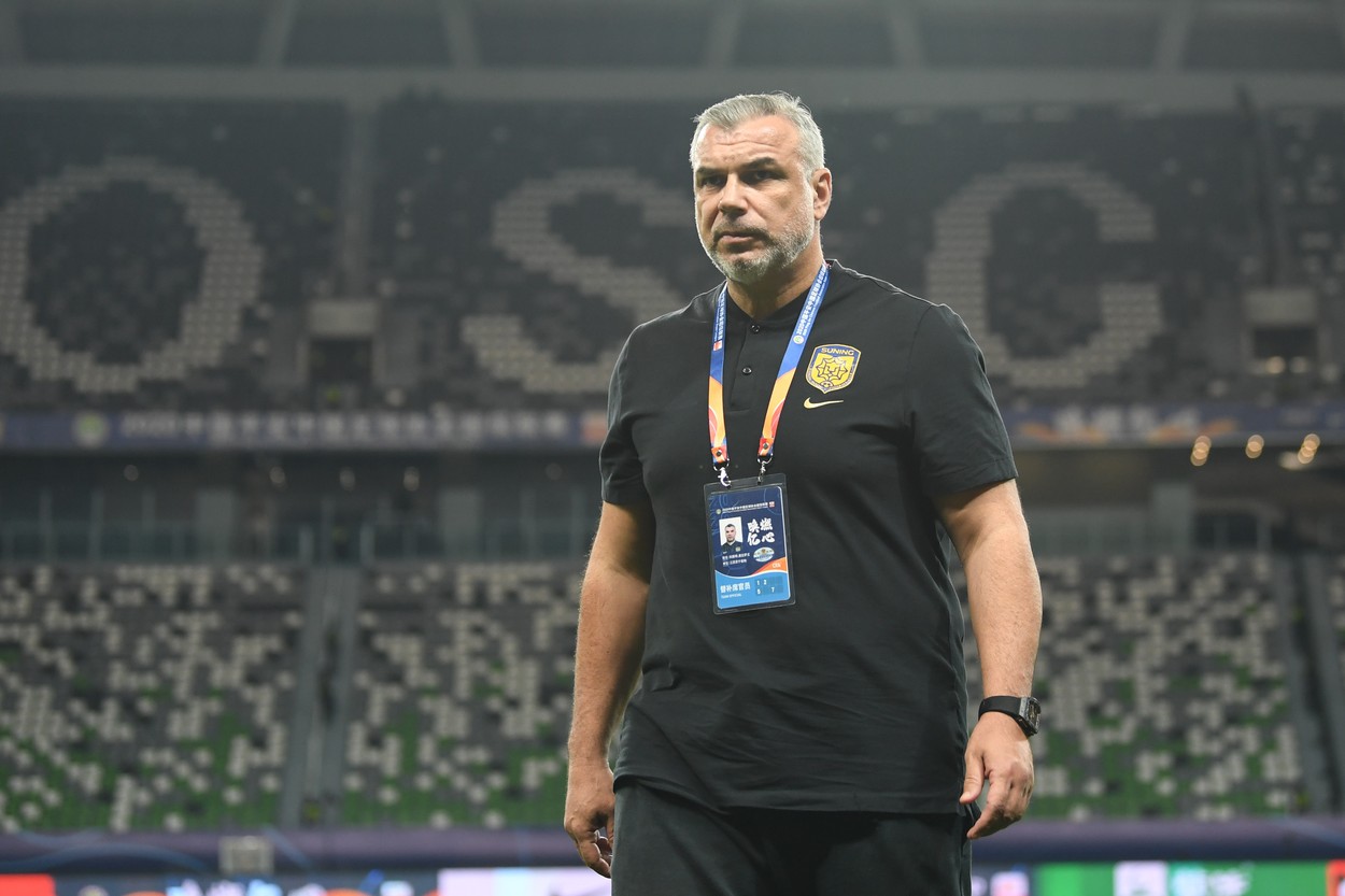 Cosmin Olăroiu a dus-o pe Al Sharjah în finala President Cup, după o victorie dramatică, cu două goluri marcate în minutele 90 şi 90+2. Record uriaş pentru antrenorul român