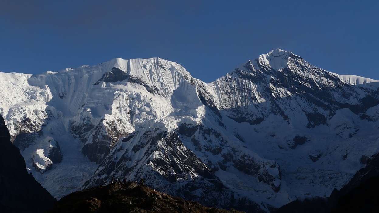 Au trăit 6 zile cu un singur baton energizant. Incredibilele aventuri ale alpiniştilor care au cucerit vârful Annapurna după 40 de ani