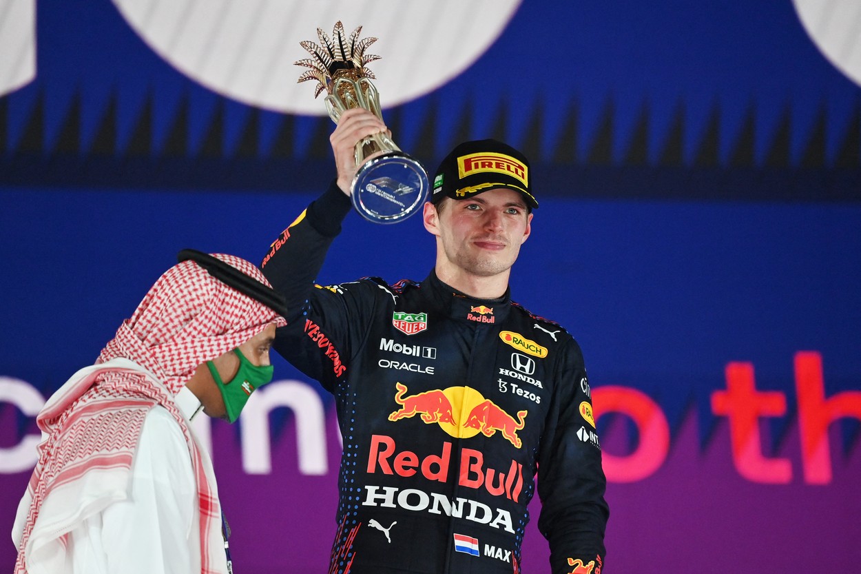 „E o nebunie! Max Verstappen, prima reacţie după ce a devenit campion mondial la Abu Dhabi: „Am luptat din greu! Îmi iubesc echipa!