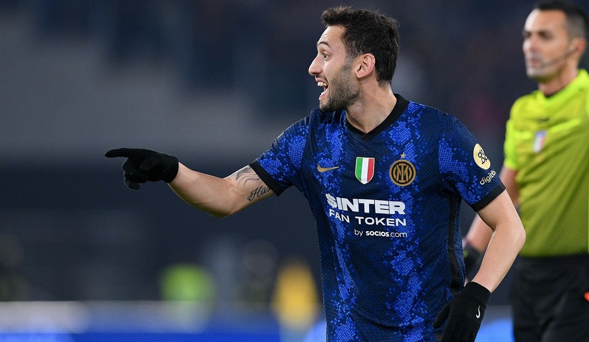 Execuția sezonului în Serie A! Hakan Calhanoglu, gol direct din corner în Roma – Inter 0-3. „Da, așa am vrut să dau!
