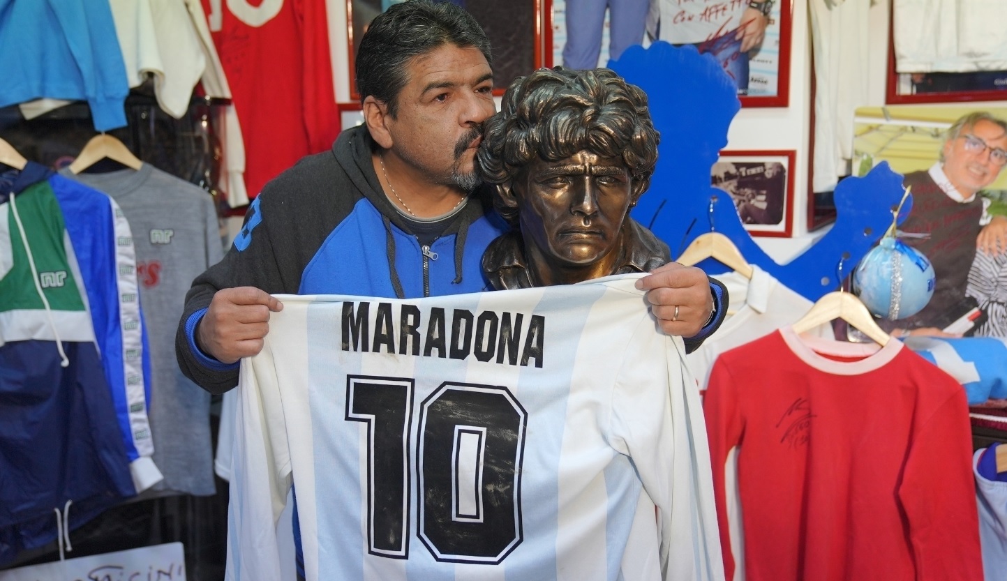 A murit Hugo Maradona, fratele mai mic al lui Diego Maradona. A suferit un stop cardiac, în Napoli