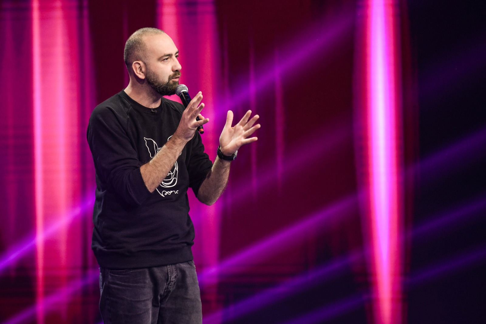AS.ro LIVE | Vio a fost invitatul lui Cătălin Oprișan. Juratul Stand-Up Revolution vine cu cele mai tari glume