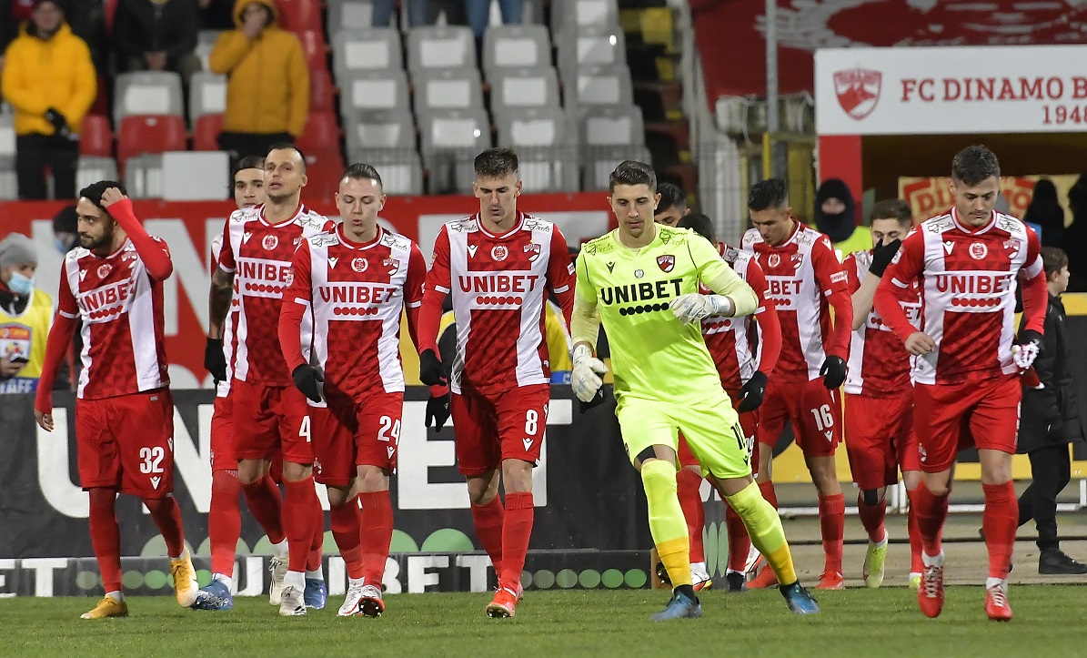 FC Argeș – Dinamo 2-1. Flavius Stoican, debut cu înfrângere. „Câinii au avut două goluri anulate. Alb-roșiii riscă să ajungă pe ultimul loc în Liga 1