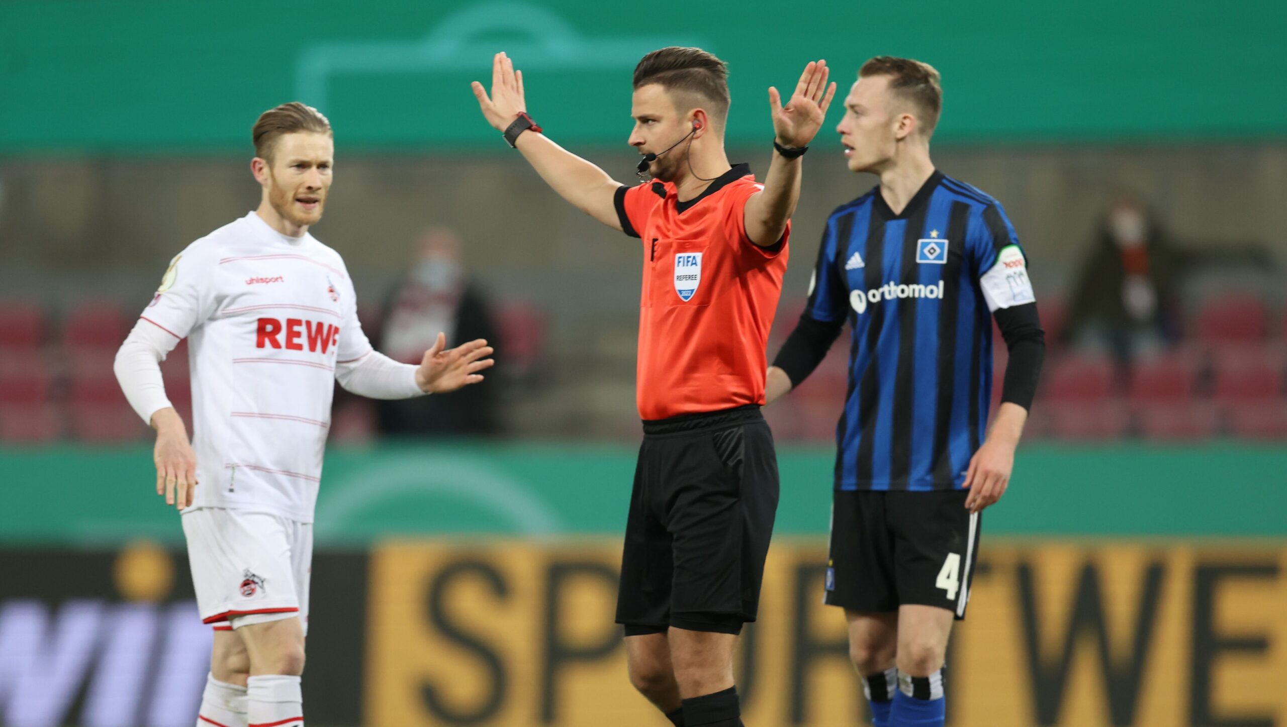 Dramatism total în Cupa Germaniei, în FC Koln – Hamburger SV, meci decis la penalty-uri!! Au pierdut calilicarea, la penalty-uri, după un moment rar văzut în fotbal