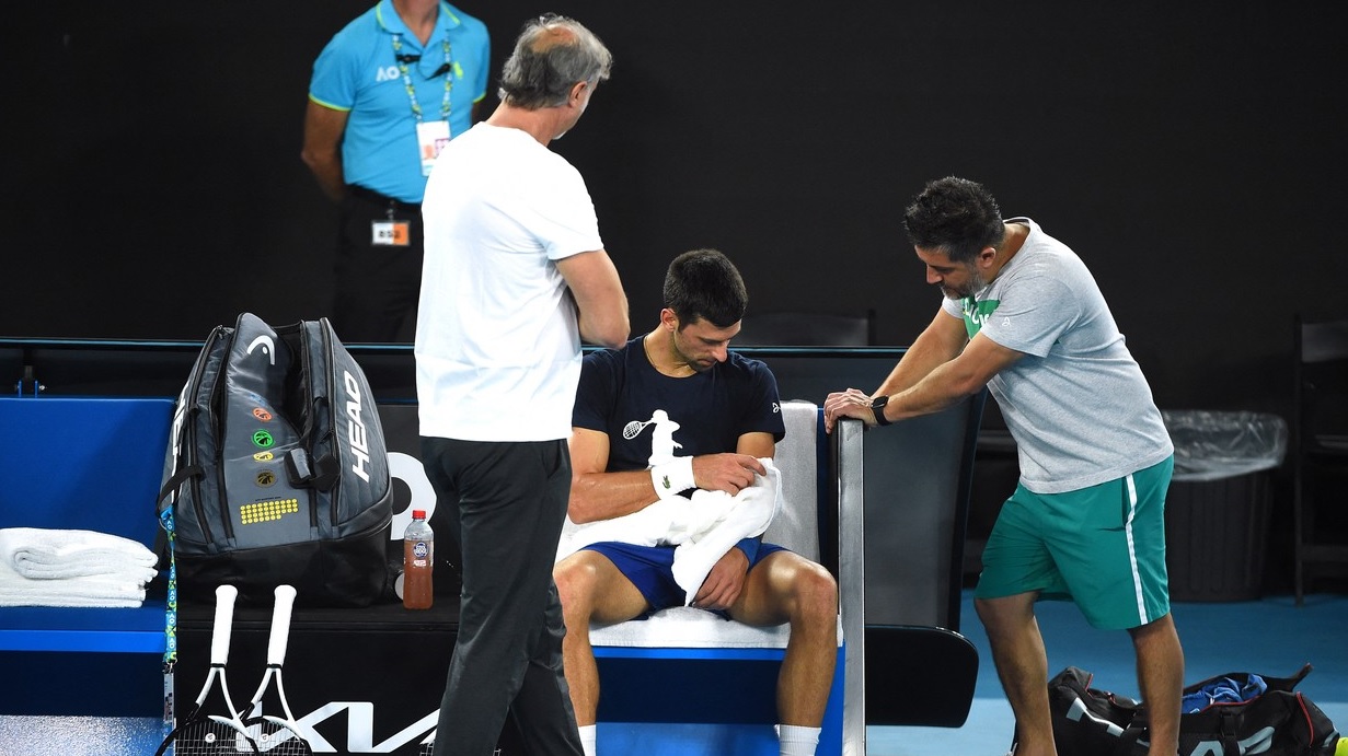 Guvernul australian îl face praf pe Novak Djokovic! Escortat de polițiști de frontieră și o noapte de detenție