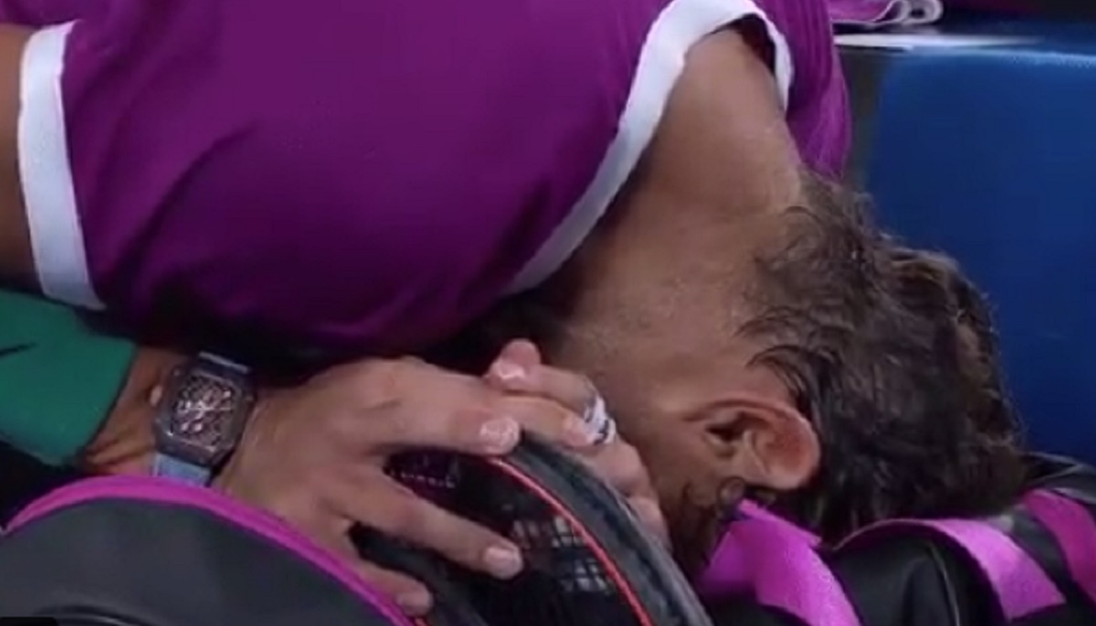 Australian Open 2022 | Rafael Nadal, în lacrimi pe teren. Spaniolul a plâns în hohote după ce s-a calificat în finală. „Mă simt din nou viu!