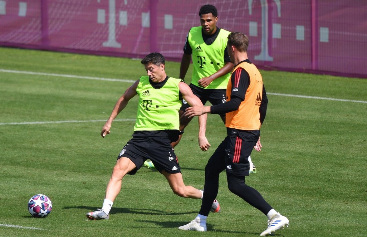 Robert Lewandowski, Manuel Neuer şi Serge Gnabry la antrenament