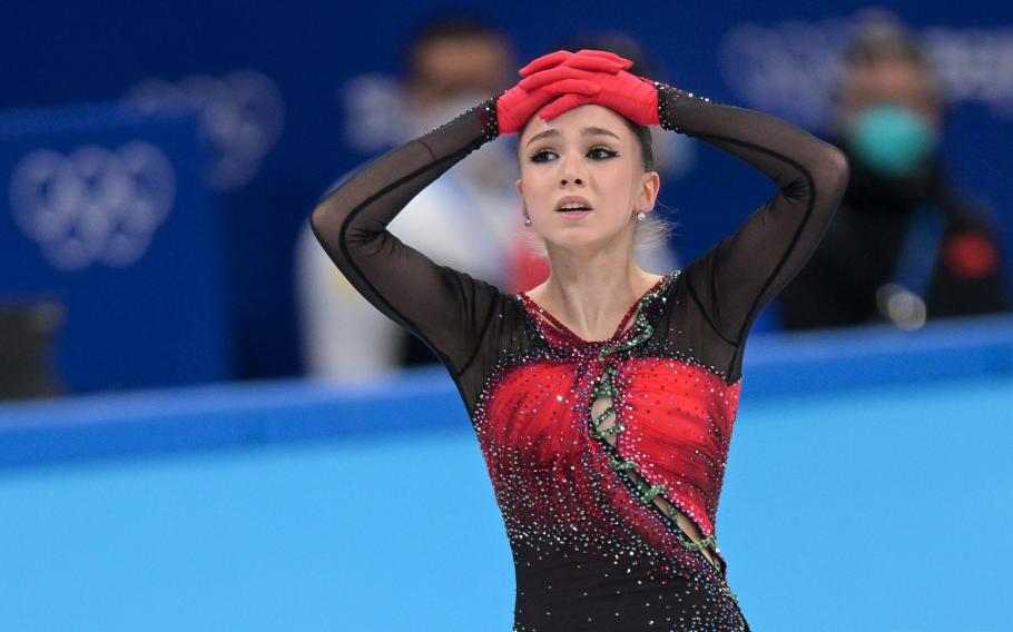 Scandal la Beijing. Rusia riscă să piardă medalia de aur câștigată la patinaj pe echipe, care ar ajunge la americani