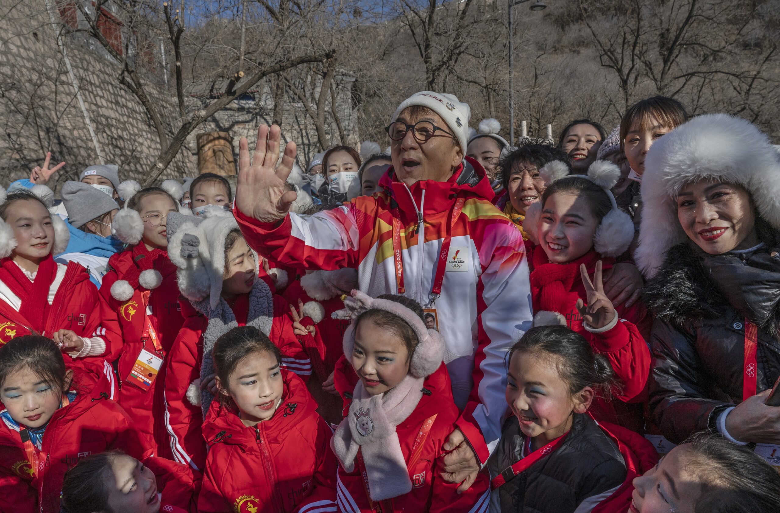 Jocurile Olimpice de iarnă de la Beijing | Actorul Jackie Chan a purtat torţa olimpică pe Marele Zid Chinezesc
