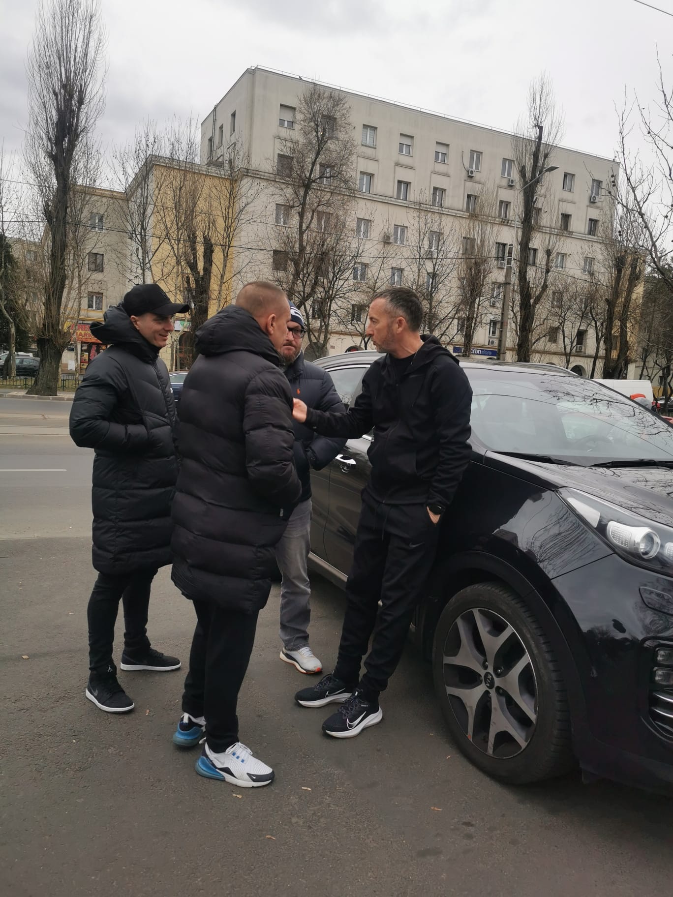 Mihai Stoica a descărcat alimente alături de ultrașii de la FCSB