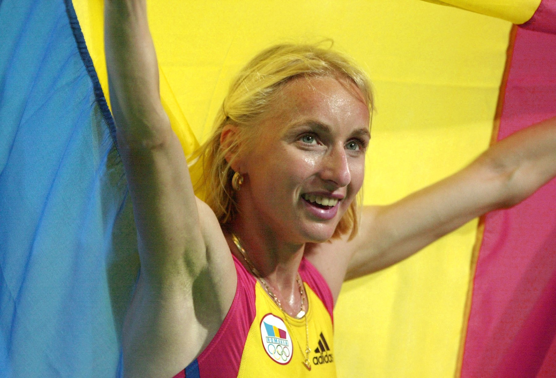 Romania's Gabriela Szabo exults while holding the Romanian flag after winning the Oympic 5,000m final lin Sydney 25 September 2000. Szabo clocked 14min 40.79sec to take the gold medal ahead of Ireland's Sonia O'Sullivan and Ethiopian Gete Wami.,Image: 17386826, License: Rights-managed, Restrictions: , Model Release: no, Credit line: Profimedia
