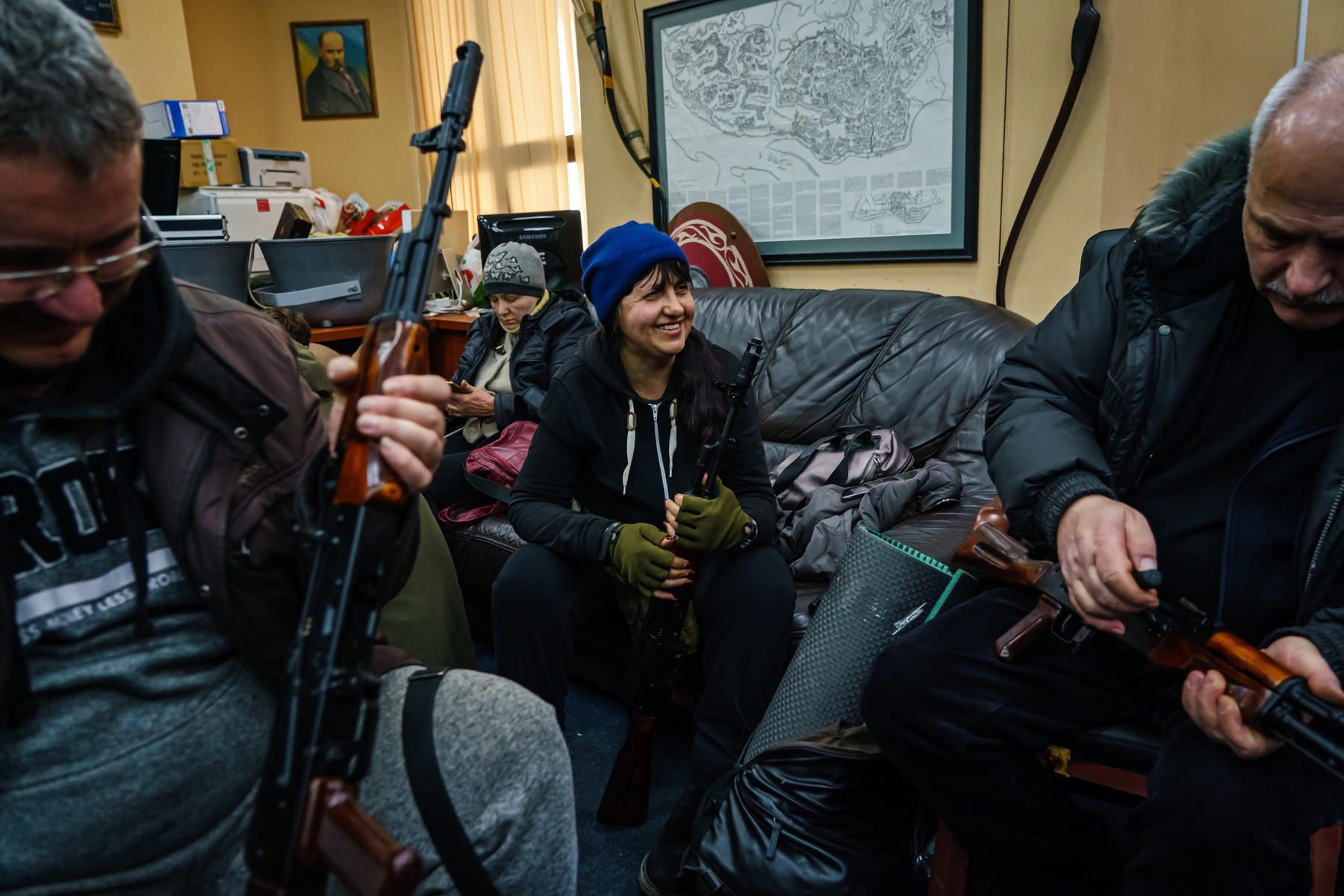 Volunteers from the Territorial Defense Units gather in an outpost to collect weapons, train and get their assignments in Kyiv, Ukraine, Saturday, Feb. 26, 2022. (MARCUS YAM / LOS ANGELES TIMES)
UKRAINE RUSSIA CRISIS, Kyiv, Kyiv Oblast, Ukraine - 26 Feb 2022,Image: 665267703, License: Rights-managed, Restrictions: , Model Release: no, Credit line: Profimedia