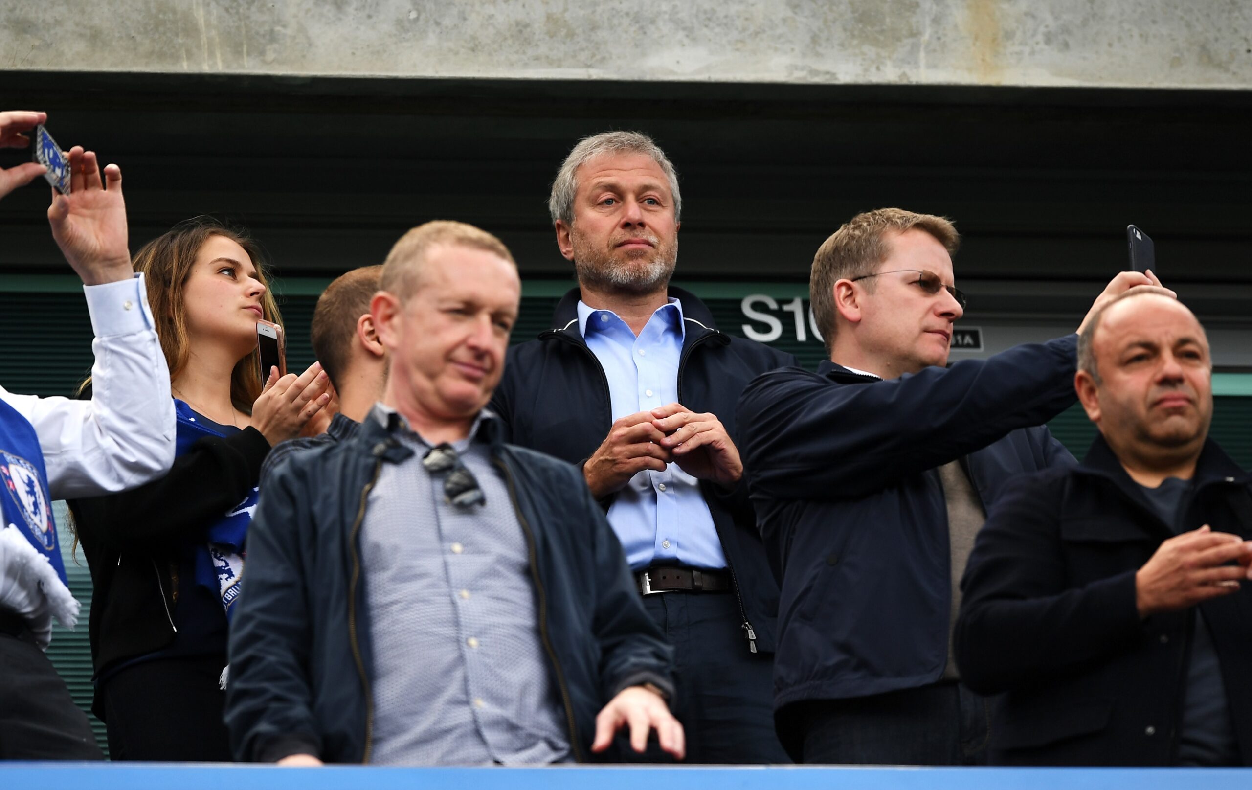 Roman Abramovich e patronul lui Chelsea din 2003