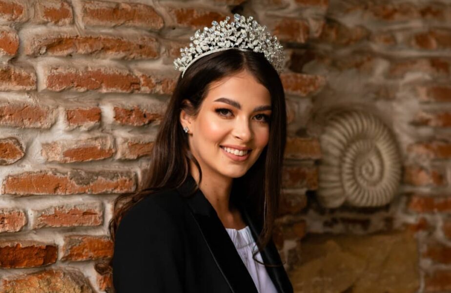 AS.ro LIVE | Carmina Cotfas a fost invitata lui Cătălin Oprişan! Miss Universe România 2021 a venit cu poveşti de senzaţie de pe podium