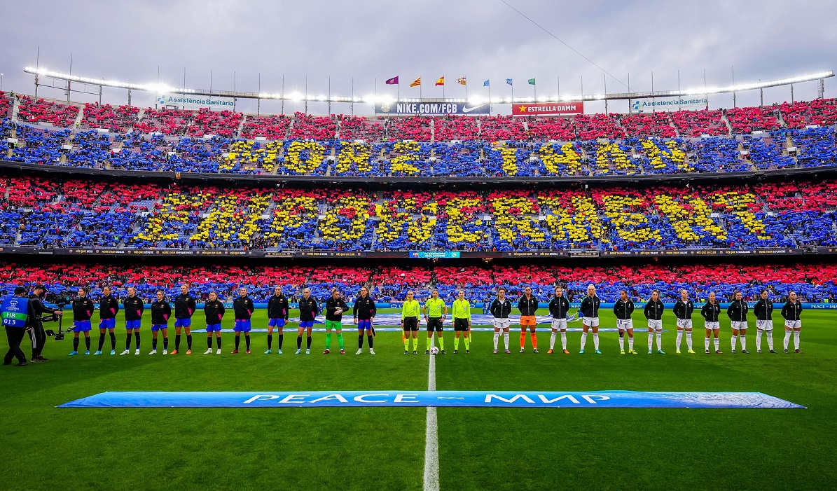 Record în fotbalul feminin! 91.553 de spectatori au fost prezenţi la Barcelona – Real Madrid 5-2. Echipa catalană şi-a umilit rivala şi s-a calificat în semifinalele Ligii Campionilor!