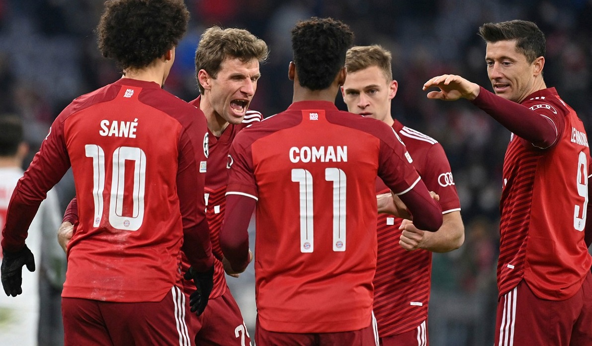 Jucătorii lui Bayern Munchen, în timpul meciului cu Salzburg din optimile UEFA Champions League 2021-2022