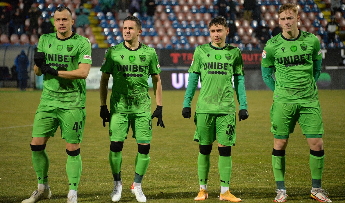 Jucătorii lui Dinamo, în timpul unui meci