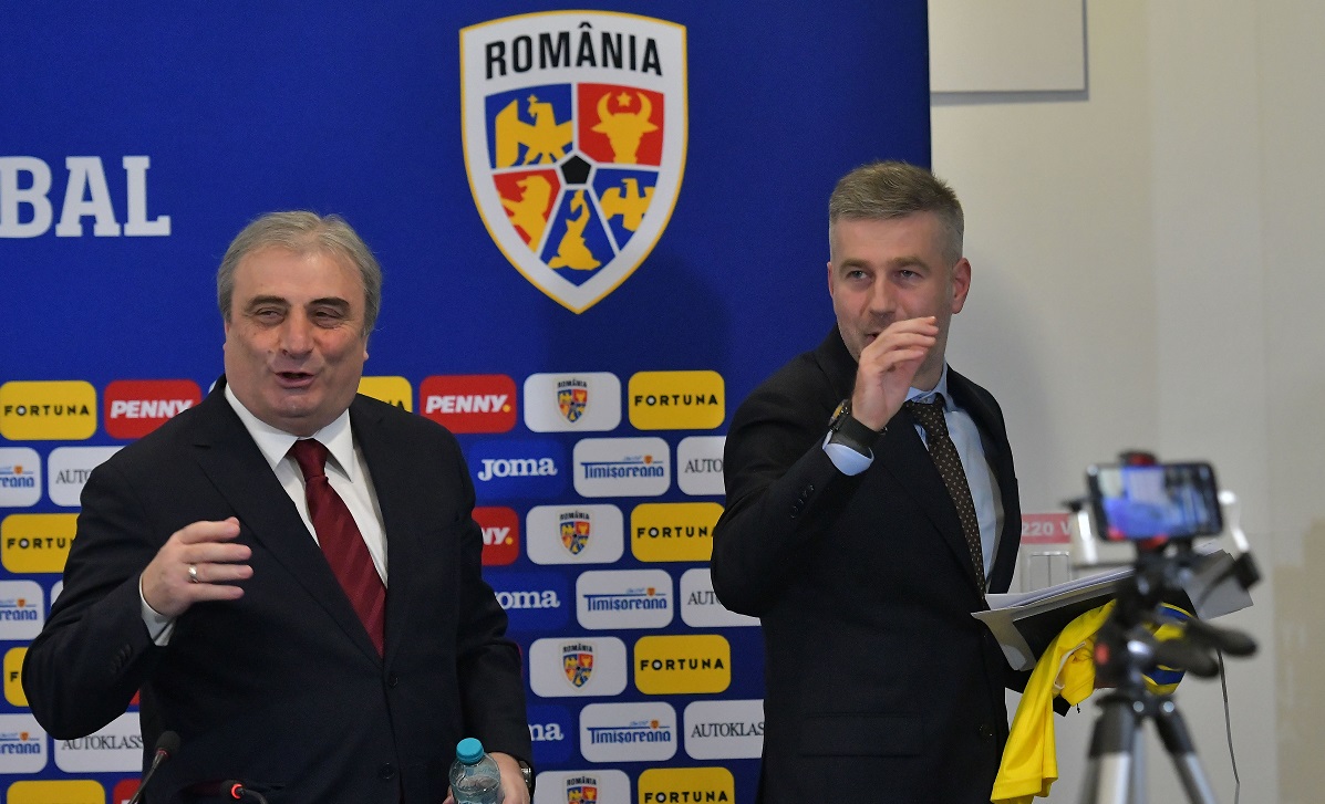 Mihai Stoichiță și Edi Iordănescu, în timpul unui conferințe
