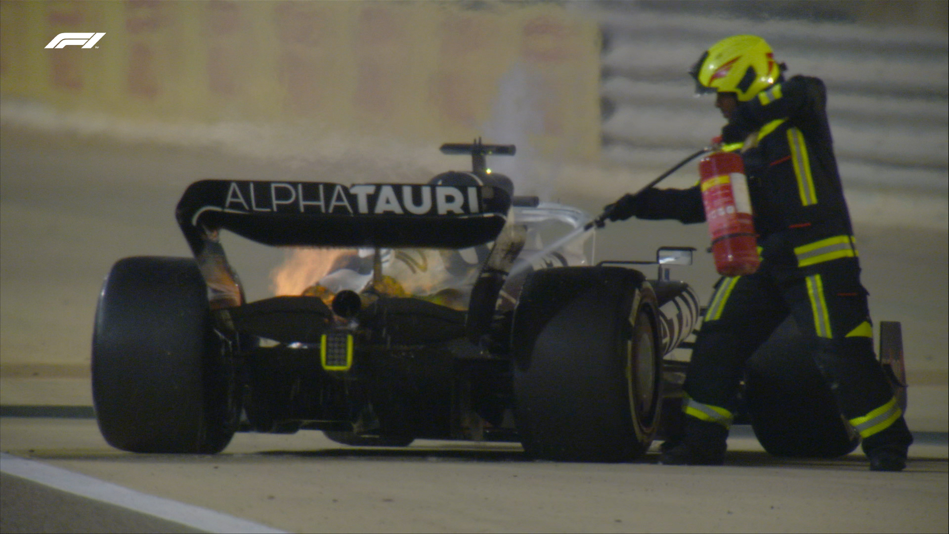 Incendiu în Formula 1! Mașina lui Pierre Gasly, cuprinsă de flăcări. Emoții uriașe la prima cursă a anului