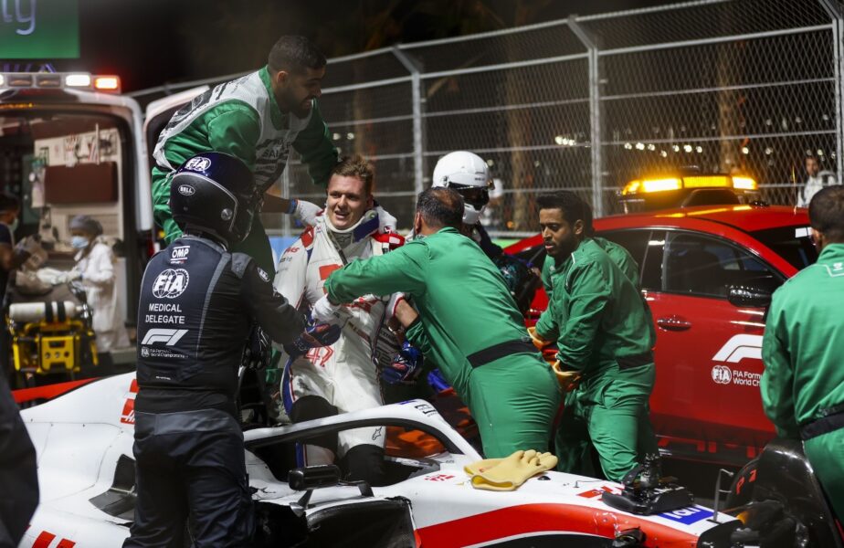 Mick Schumacher, accident teribil în Arabia Saudită! Primele informaţii din partea echipei sale. „Medicii vor să i se facă investigaţii. Maşina este distrusă complet”