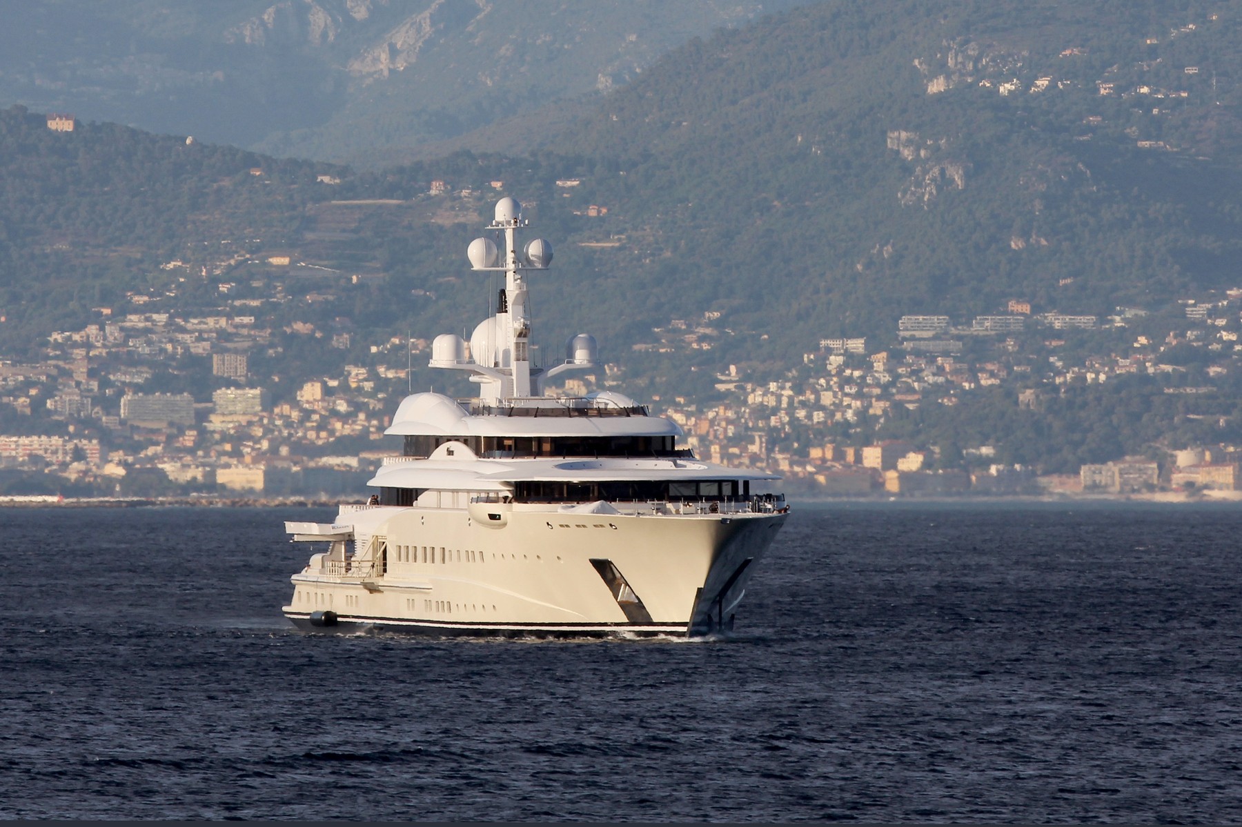 Roman Abramovich a plătit o avere pentru yacht-ul Eclipse