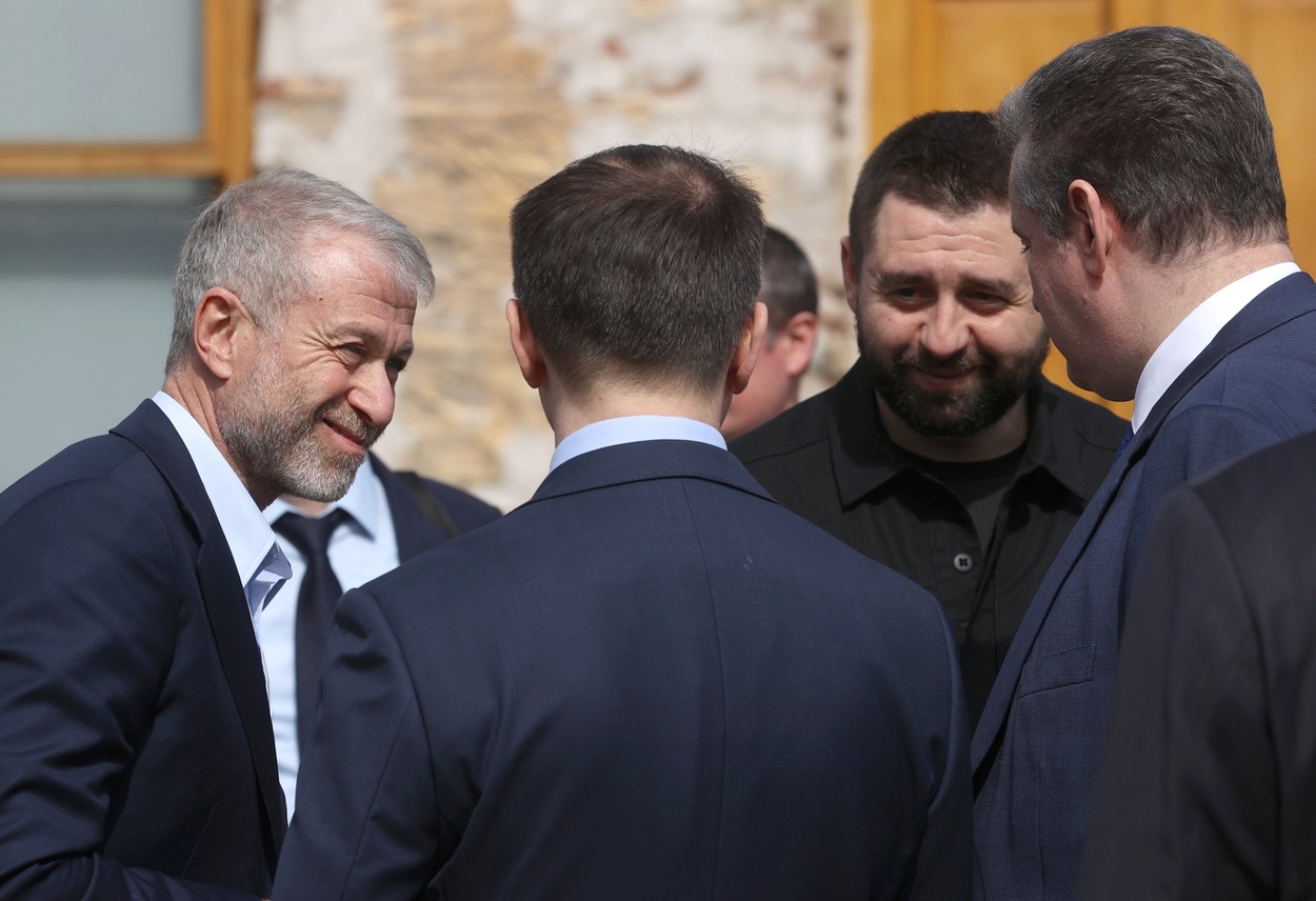 8152782 29.03.2022 Russian Businessman Roman Abramovich, Russian Presidential Aide Vladimir Medinsky, the head of the 'Servant of the People' faction in the Verkhovna Rada of Ukraine Davyd Arakhamia and Chairman of the Russian State Duma's International Affairs Committee Leonid Slutsky talk to each other after the Russian-Ukrainian talks at the Dolmabahce Palace, in Istanbul, Turkey.  / POOL,Image: 673800466, License: Rights-managed, Restrictions: Editors' note: THIS IMAGE IS PROVIDED BY RUSSIAN STATE-OWNED AGENCY SPUTNIK., Model Release: no, Credit line: Profimedia