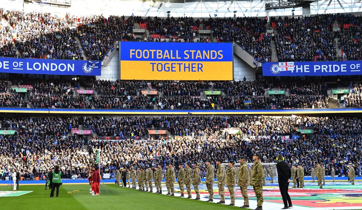 Manifestare de susținere pentru Ucraina, la meciul dintre Chelsea și Liverpool
