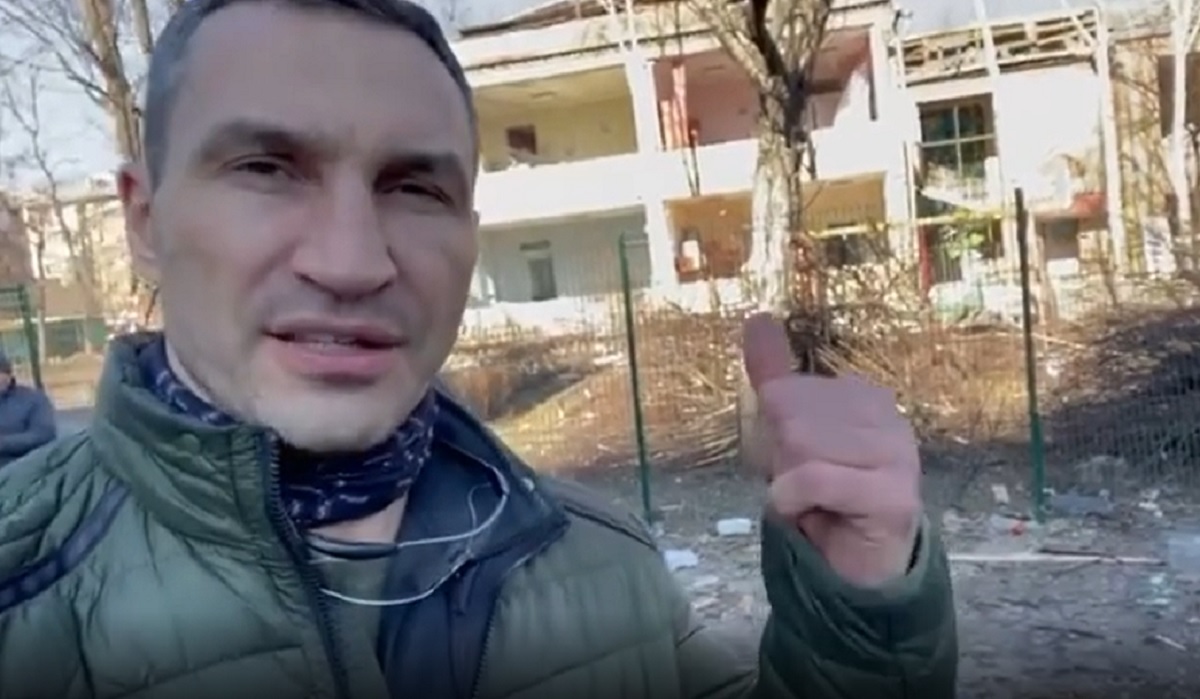 Vladimir Klitschko, într-un videoclip postat pe Instagram, arată lumii o grădiniță bombardată de ruși