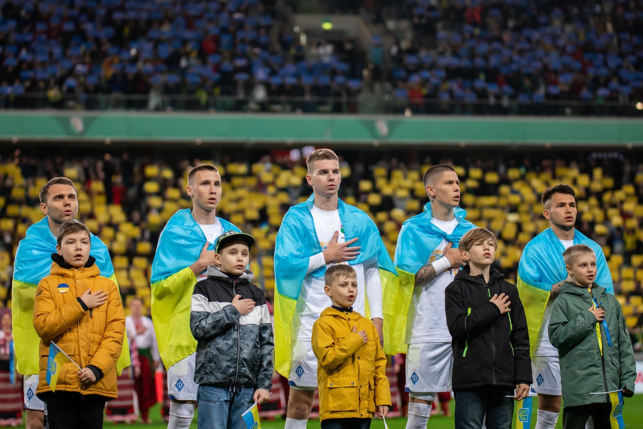 Jucătorii lui Dinamo Kiev, în timpul unui meci caritabil