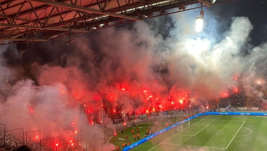 Răzvan Lucescu a știut ce spune! Fanii lui PAOK au declanșat „infernul” la returul cu Marseille. Atmosferă de vis creată de ultrașii greci