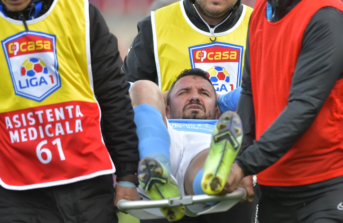 Constantin Budescu a fost scos pe targă de pe teren
