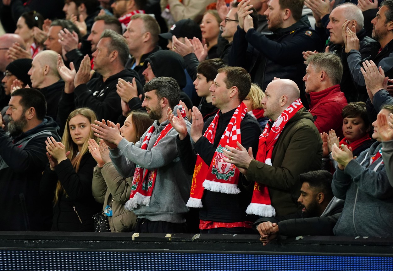 Fanii lui Liverpool, în timpul unui meci
