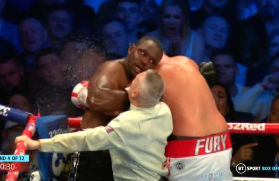 Imagini șocante la meciul dintre Tyson Fury și Whyte. De ce au fost stropiți cei doi în timp ce se băteau