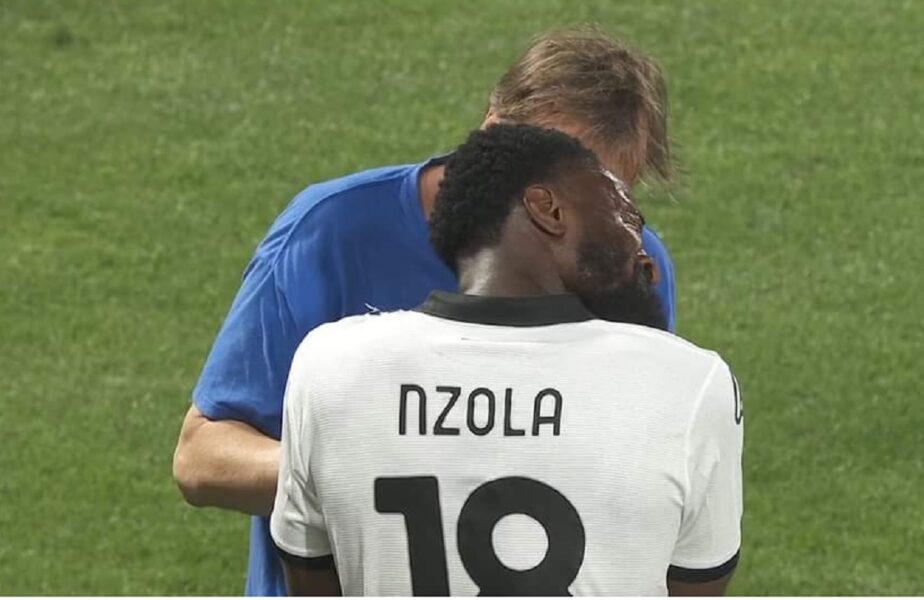 Momente uluitoare în Spezia – Inter. M’Bala Nzola, pus de arbitru să-şi scoată cercelul! Angolezul a făcut eforturi disperate până să fie schimbat