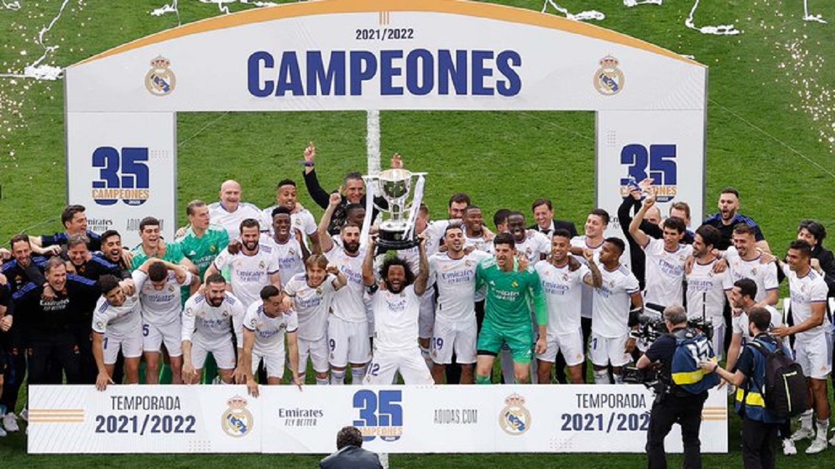 Real Madrid e noua campioană a Spaniei! „Galacticii au primit trofeul după o victorie spectaculoasă cu Espanyol. Bucuria de pe Bernabeu + Toate reacţiile